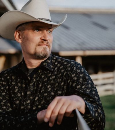 Rob Georg wearing black shirt with gold paisley and cowboy hat