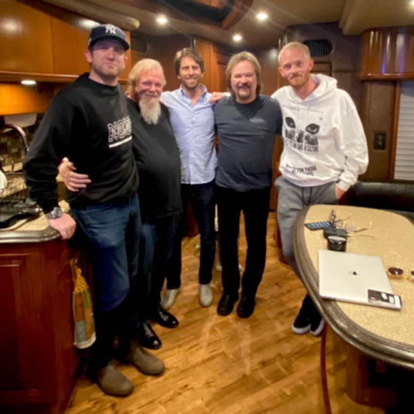 Travis Tritt Signs Record Deal With Big Noise Music Group - Loggins ...